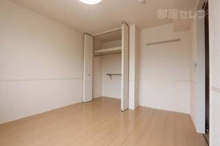 玄関側のお部屋です