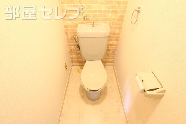 清潔感のあるおしゃれなトイレ。