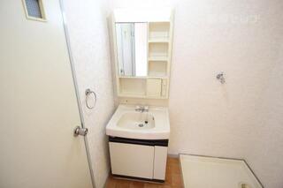 独立洗面台も新しいものに変わりました。