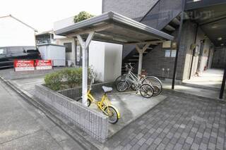駐輪場はきれいに止めましょう。