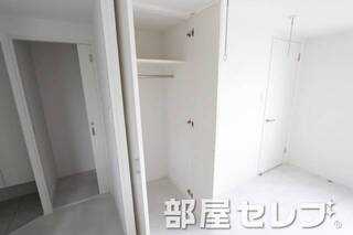 使いやすいサイズの収納です。