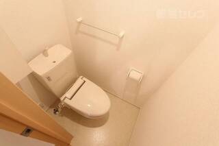 清潔感溢れるトイレですね