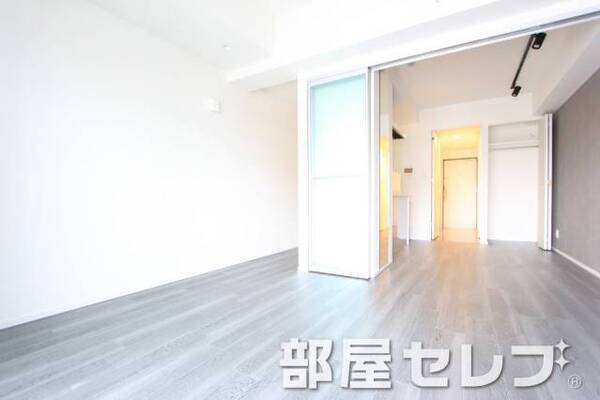 アクセントクロスが特徴的　316号室の写真です