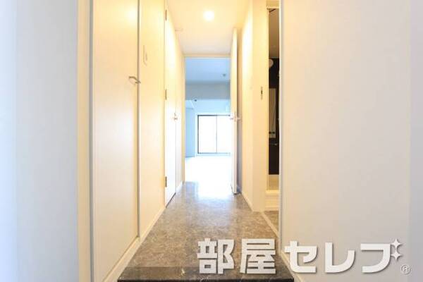 玄関から見た景色です。316号室の写真です