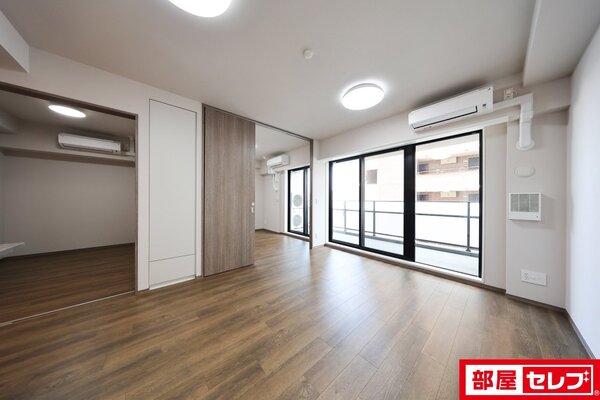 別号室の写真を参照のため色が異なります。