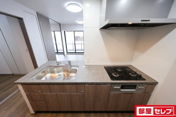 別号室の写真を参照のため色が異なります。