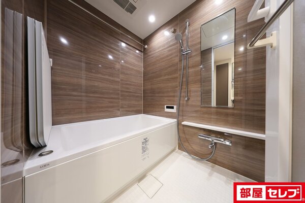 別号室の写真を参照のため色が異なります。