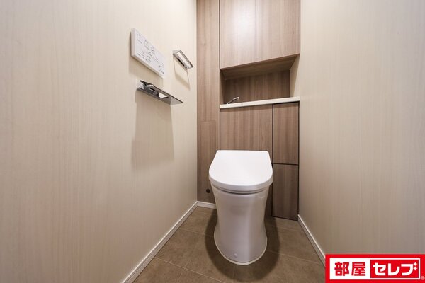 別号室の写真を参照のため色が異なります。