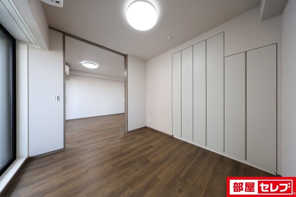 別号室の写真を参照のため色が異なります。