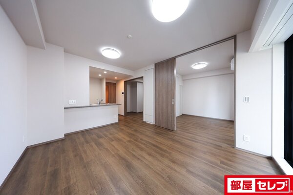 別号室の写真を参照のため色が異なります。