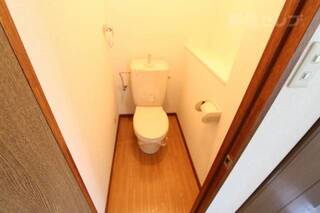 清潔感溢れるトイレですね