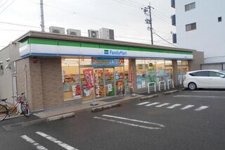 コンビニ近くて便利です