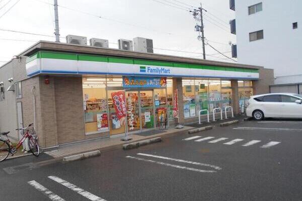 コンビニ近くて便利です