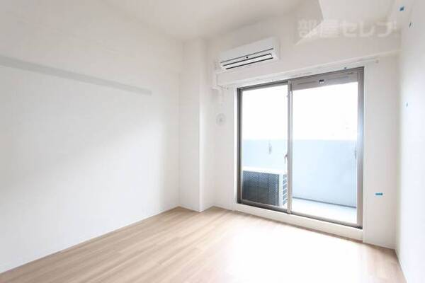 バルコニーが川向きなので障害物なく日あたりいいですよ