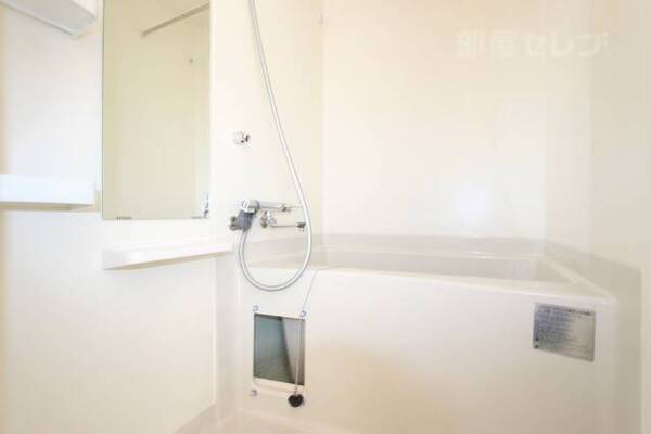 お風呂はシンプルかつ綺麗です