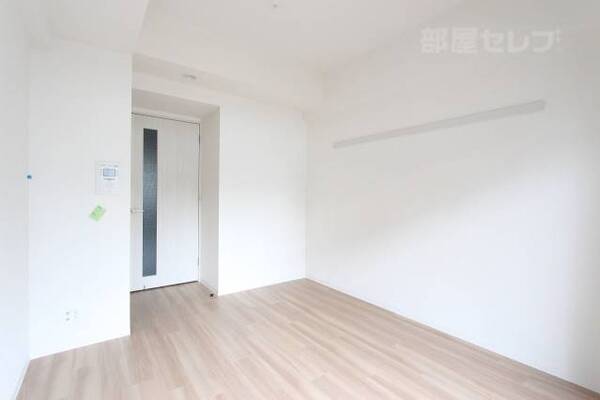 ナチュラル色の床が綺麗ですね