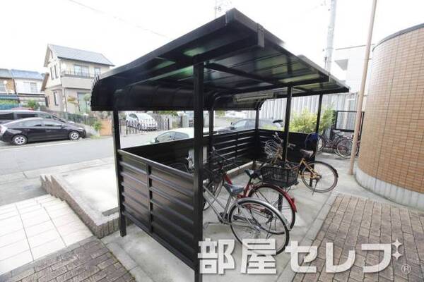 駐輪場。