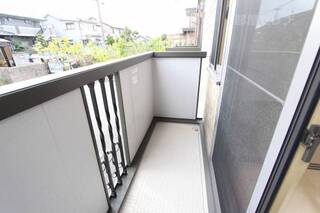バルコニー付きで洗濯もすぐに外へ。