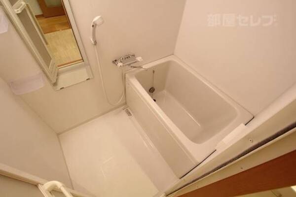 ※203号室内装写真参照