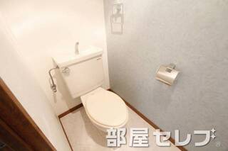 トイレもきれいにしています。モデル写真です。