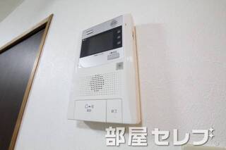 ＴＶモニターホン。モデル写真です。