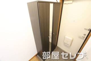 シューズボックス。モデル写真です。