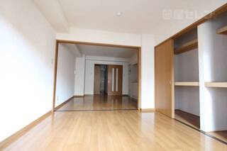 南向きの部屋で明るいお部屋です。