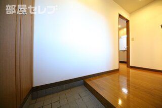 広めの玄関です
