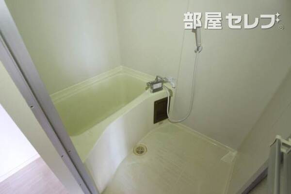 湯船にもゆったり入れる広さです♪