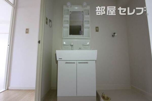 明るい洋室☆収納有り！