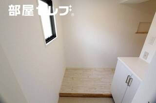 玄関から見ても明るいですね。