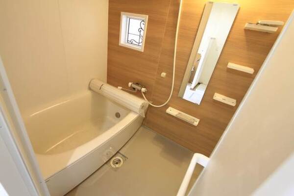 階数により壁紙のデザインが異なります