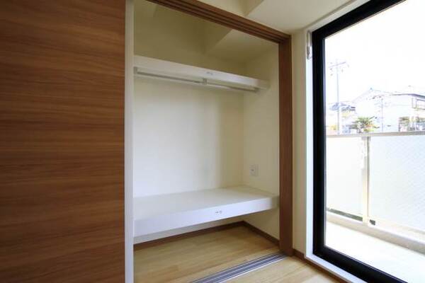 階数により壁紙のデザインが異なります