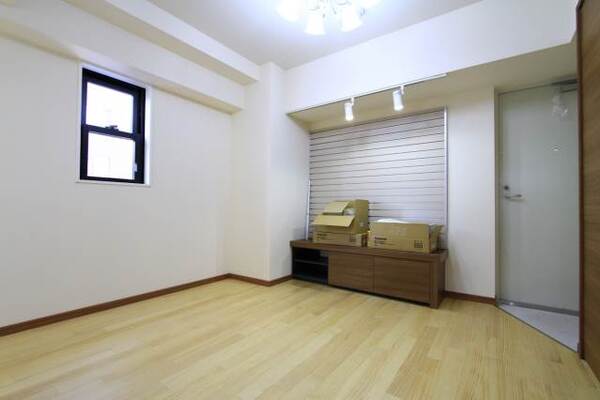 階数により壁紙のデザインが異なります