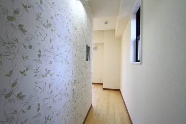 階数により壁紙のデザインが異なります