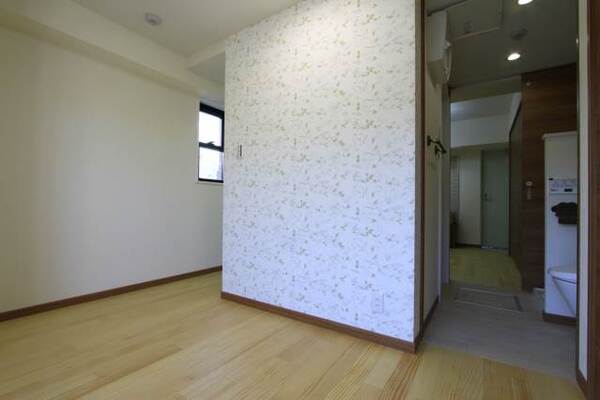 階数により壁紙のデザインが異なります