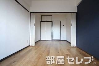 アクセントクロスがお洒落ですよ。他号室の写真です。