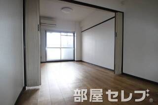 10帖あるのでひろびろ。他号室の写真です。