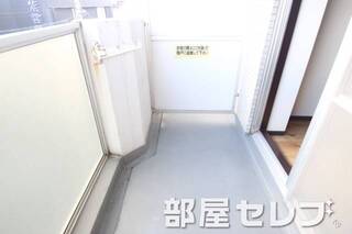 ワイドなバルコニーです。　他号室の写真です。