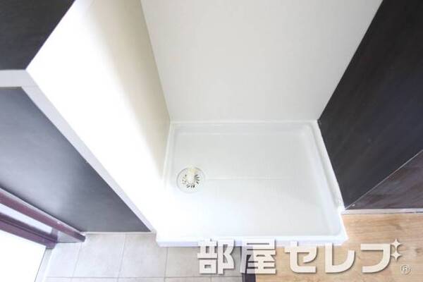 室内洗濯機置き場です。他号室の写真です。