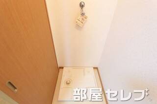 キレイな室内洗濯機置き場です。他号室の写真です。