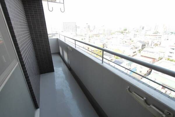 バルコニーも広々