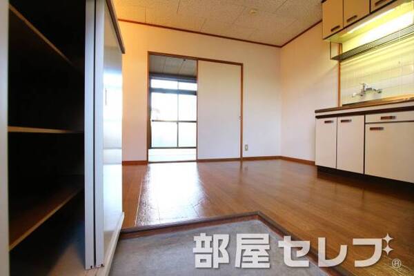 シューズボックスの付いた玄関です