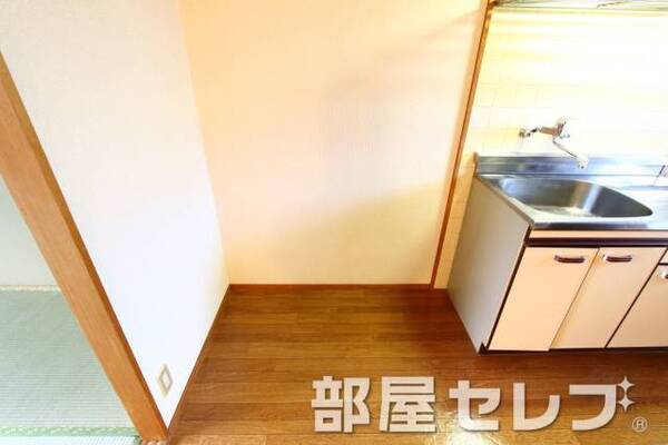こちらには冷蔵庫を置いてみてはいかがでしょうか