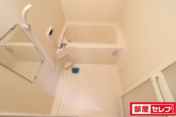 便利な追焚機能付きバスルームです