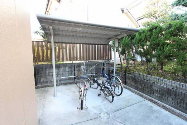 駐輪場も綺麗に整備されております。