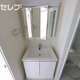 洗面台は三面鏡です