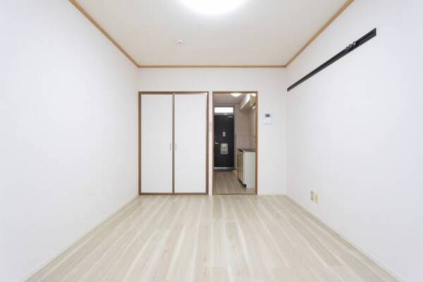 明るい東向きの居室