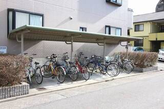 敷地内の駐輪場です。