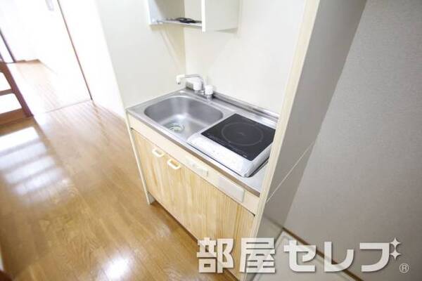 コンパクトシステムキッチン。